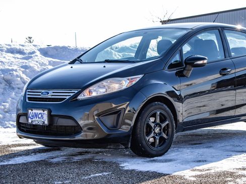 Used 2013 Ford Fiesta SE w/ Moon & Mood Pkg image 14