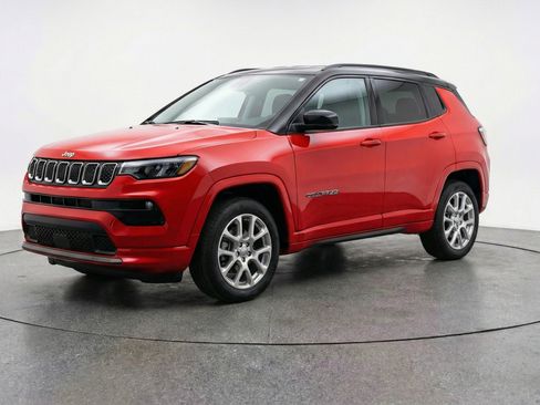 Used 2025 Jeep Compass Limited image 3