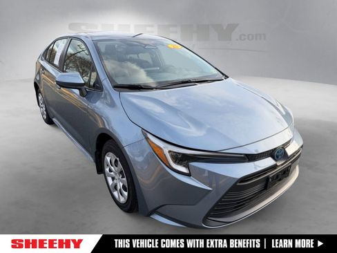 Certified 2025 Toyota Corolla LE image 1