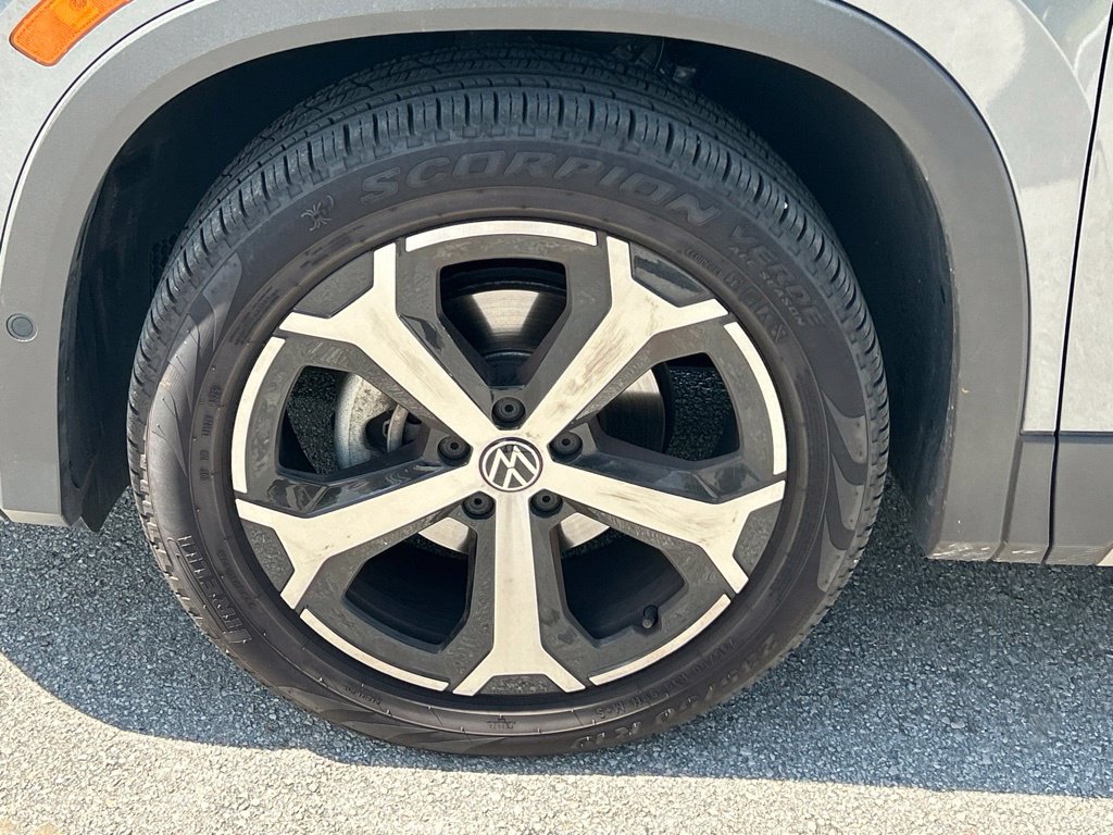 Certified 2025 Volkswagen Tiguan SE FWD image 54