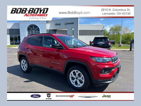 Used 2025 Jeep Compass Latitude w/ Sun & Sound Group AWD/4WD image 1