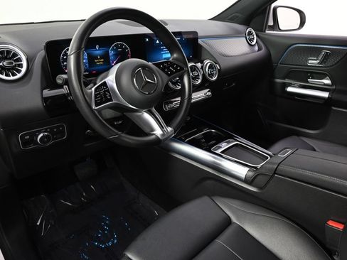 Used 2025 Mercedes-Benz GLA 250 4MATIC image 13