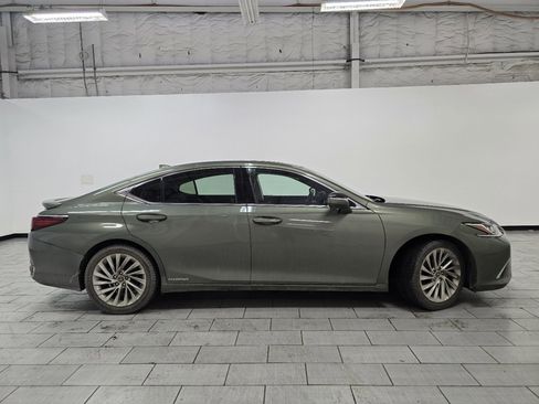 Used 2019 Lexus ES 300h w/ Accessory Package 2 image 17