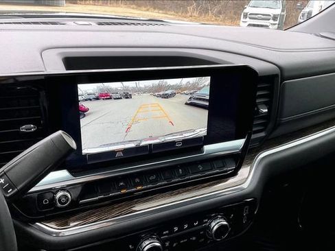 Used 2024 GMC Sierra 1500 SLE w/ X31 Off-Road Package image 11