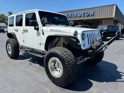 Used 2018 Jeep Wrangler Unlimited Rubicon w/ Cold Weather Group AWD/4WD image 9