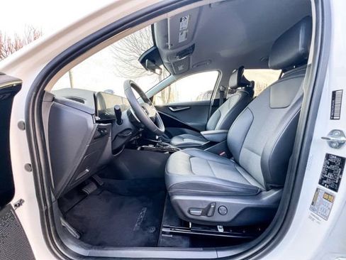 Certified 2024 Kia Niro EX image 12