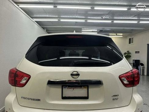 Used 2020 Nissan Pathfinder SV image 5