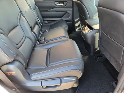 Certified 2025 Nissan Armada SV image 21