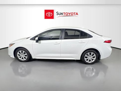 Used 2025 Toyota Corolla LE image 7