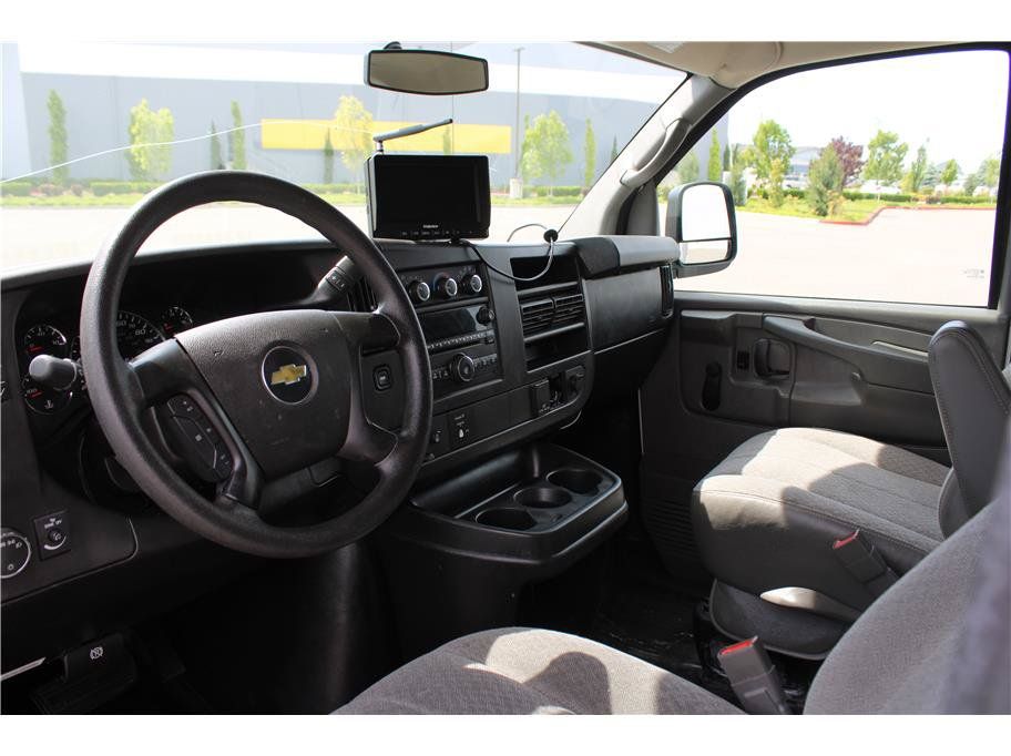 Used 2015 Chevrolet Express 3500 RWD image 9