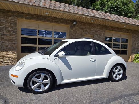 Used 2008 Volkswagen Beetle Triple White Edition FWD image 12