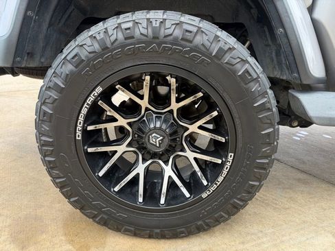 Used 2020 Jeep Gladiator Overland image 7