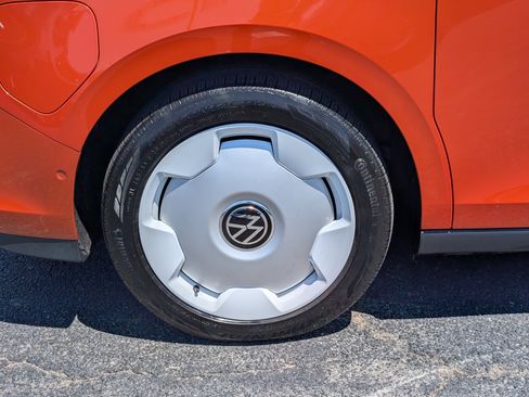 Used 2025 Volkswagen ID. Buzz Pro S Plus RWD image 10