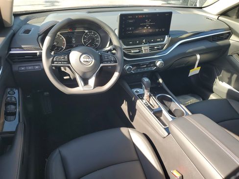 New 2025 Nissan Altima 2.5 SR image 12