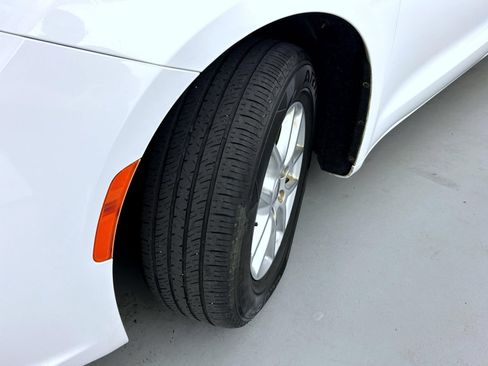 Used 2022 Chrysler Pacifica Touring-L FWD image 21