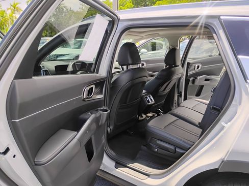 Used 2024 Kia Sorento S w/ Panoramic Sunroof Package FWD image 29