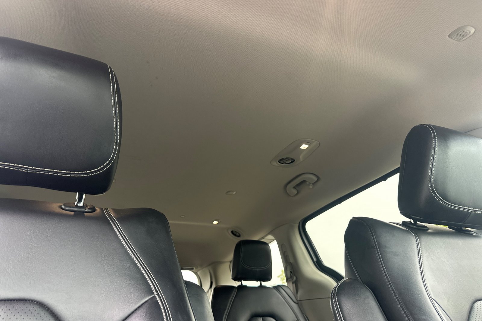 Used 2023 Chrysler Pacifica Touring-L FWD image 19