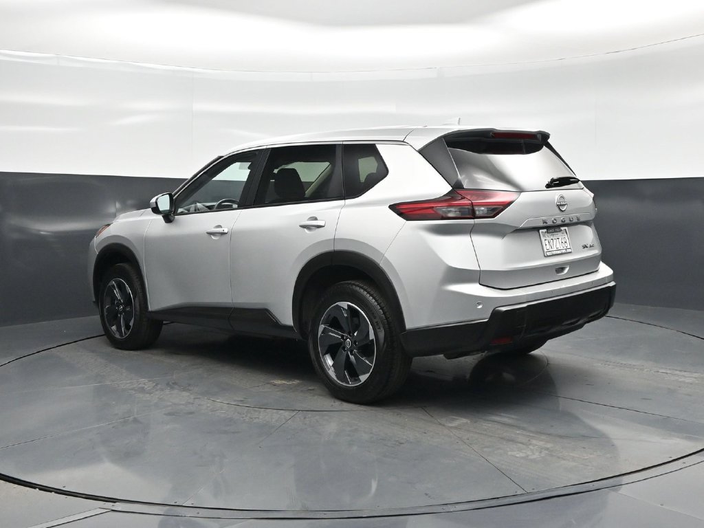 Used 2024 Nissan Rogue SV AWD/4WD image 6