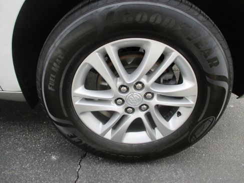 Used 2021 Buick Enclave Essence image 9