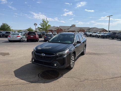 Used 2024 Subaru Outback Premium AWD/4WD image 4
