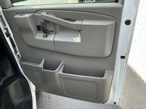 Used 2021 Chevrolet Express 3500 w/ Driver Convenience Package image 23