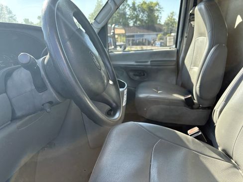 Used 2005 Ford E-350 and Econoline 350 Super Duty image 5