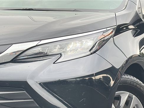 Used 2024 Toyota Sienna XLE image 4