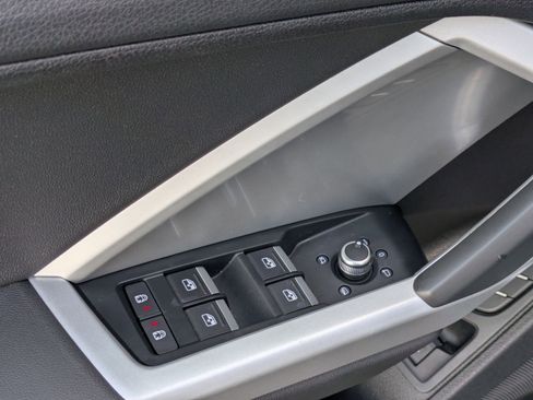 Used 2023 Audi Q3 2.0T Premium w/ Convenience Package image 10