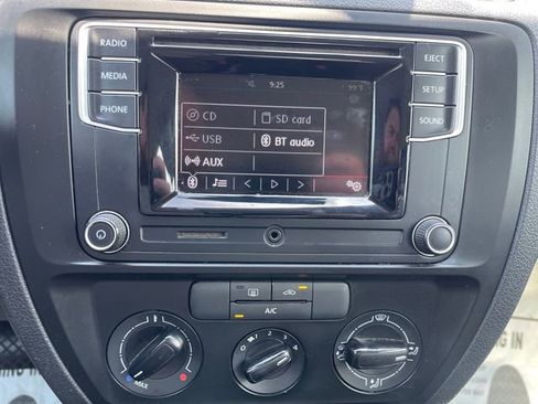Used 2017 Volkswagen Jetta S image 16