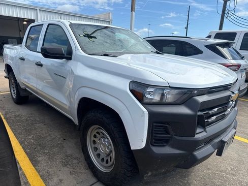 Used 2024 Chevrolet Colorado W/T w/ WT Convenience Package II AWD/4WD image 3
