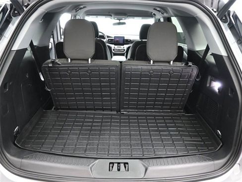 Used 2023 Ford Explorer XLT image 16