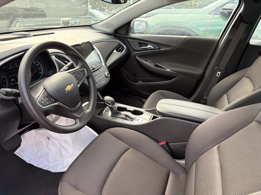 Used 2025 Chevrolet Malibu LT FWD image 11