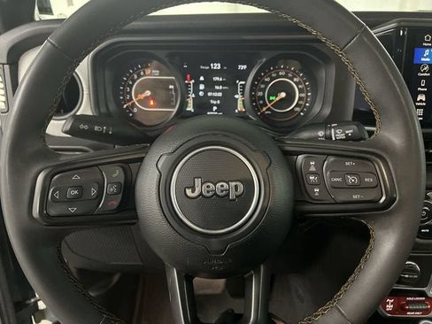 Used 2024 Jeep Gladiator Sport AWD/4WD image 11