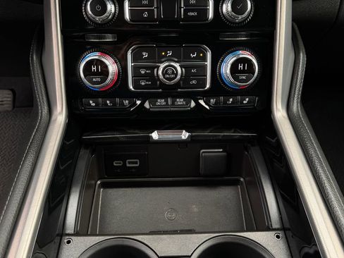 Used 2024 GMC Yukon Denali AWD/4WD image 23