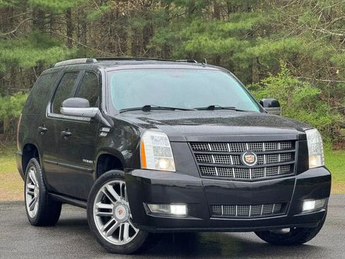 Used 2014 Cadillac Escalade Premium AWD/4WD image 2