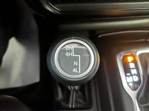 Used 2018 Jeep Wrangler Unlimited Sahara image 21