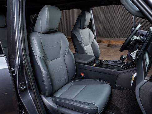 Used 2025 Lexus GX 550 image 31