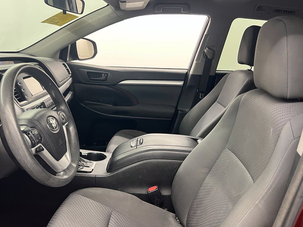 Used 2016 Toyota Highlander LE FWD image 6