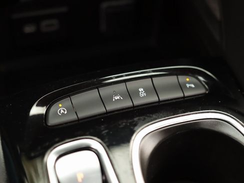 Used 2023 Buick Envision Essence w/ Sport Touring Package image 17