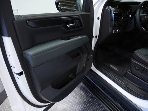 New 2026 GMC Yukon XL AT4 w/ AT4 Premium Plus Package AWD/4WD image 25