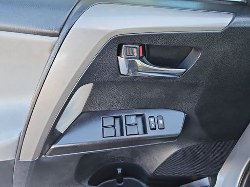 Used 2018 Toyota RAV4 XLE image 8