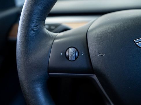 Used 2022 Tesla Model Y Long Range image 41