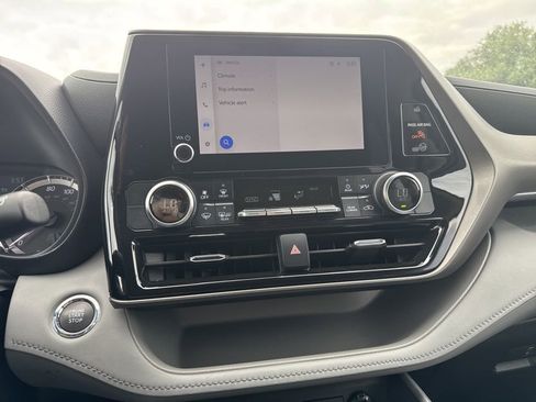 Used 2023 Toyota Highlander LE image 14