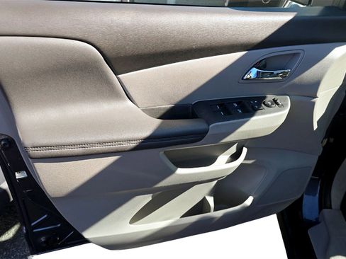 Used 2017 Honda Odyssey EX-L image 11