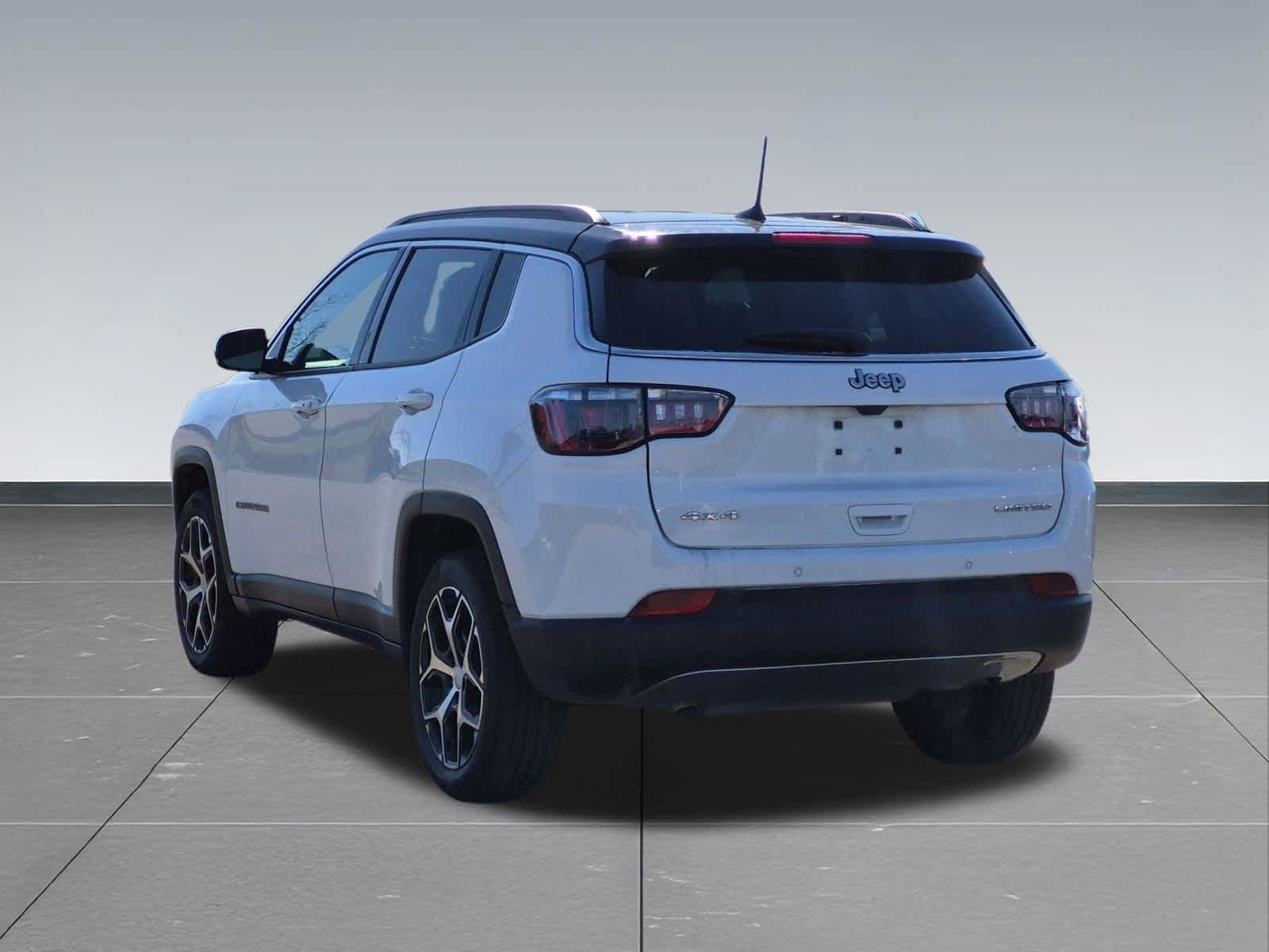 Used 2024 Jeep Compass Limited AWD/4WD image 4