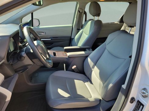 Used 2022 Toyota Sienna XLE FWD image 24