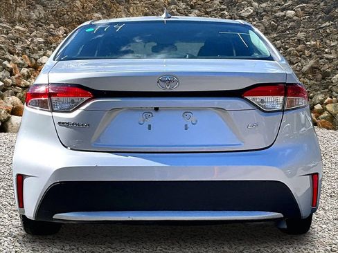 Used 2022 Toyota Corolla LE FWD image 4