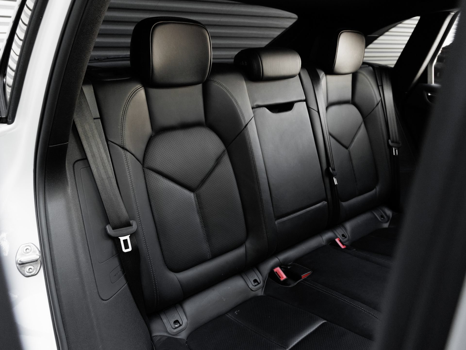 Certified 2021 Porsche Macan S AWD/4WD image 31
