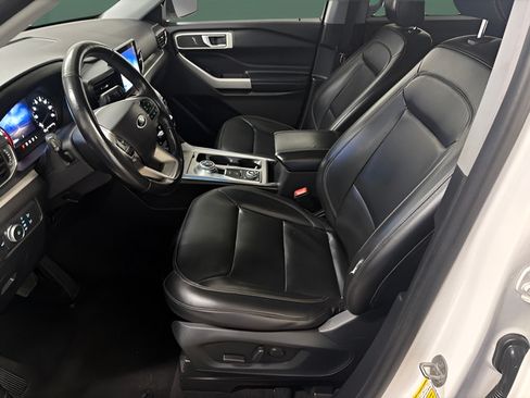 Used 2021 Ford Explorer XLT w/ Equipment Group 202A AWD/4WD image 12