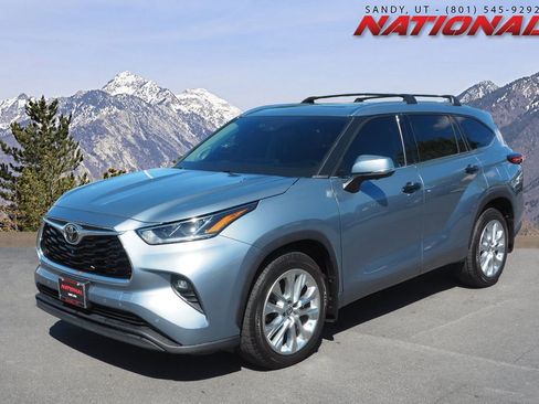Used 2023 Toyota Highlander Limited AWD/4WD image 1